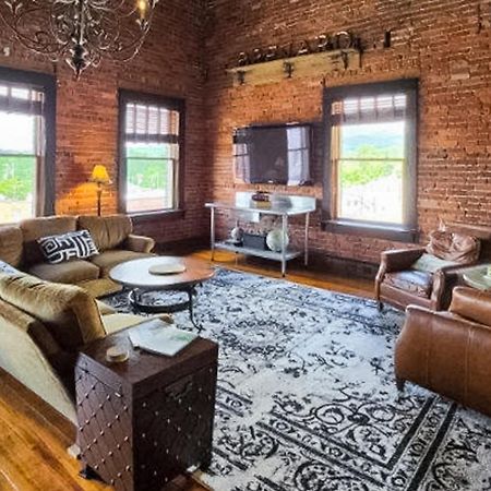 브레바드 Brick Loft Penthouse On Main 아파트 외부 사진