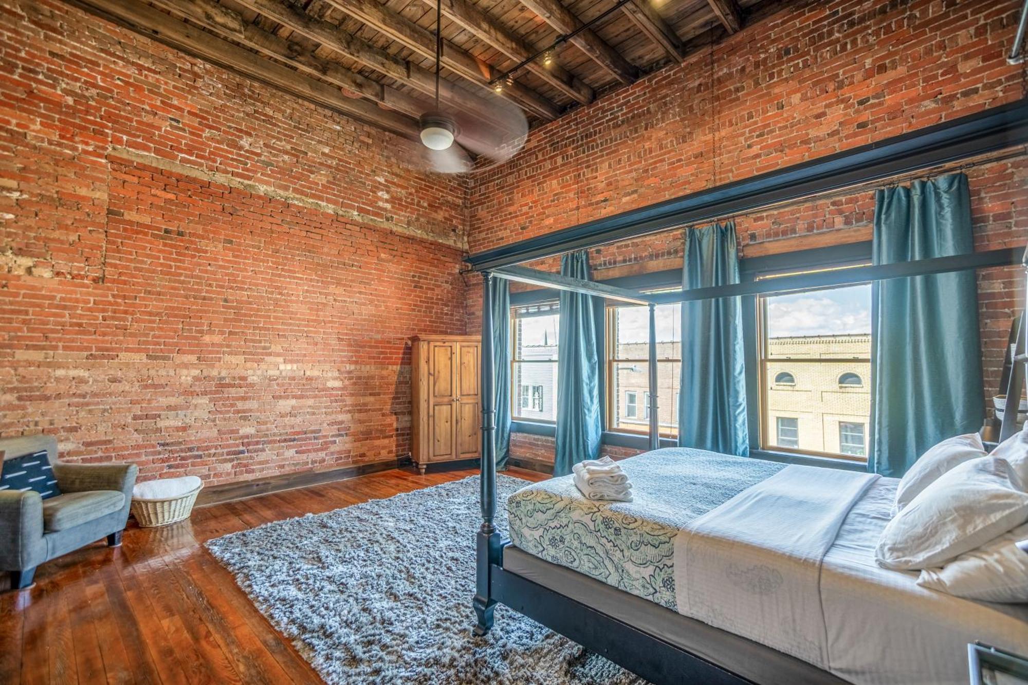 브레바드 Brick Loft Penthouse On Main 아파트 외부 사진