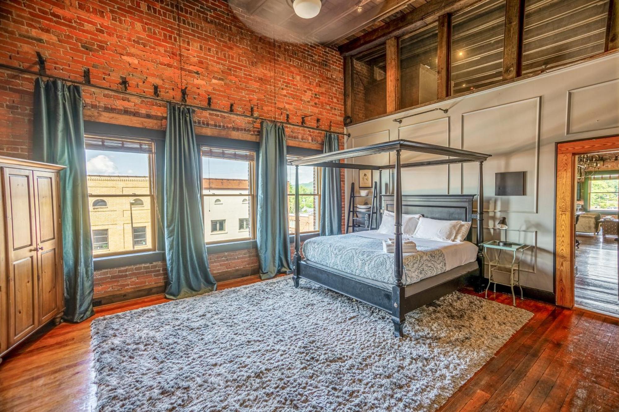 브레바드 Brick Loft Penthouse On Main 아파트 외부 사진